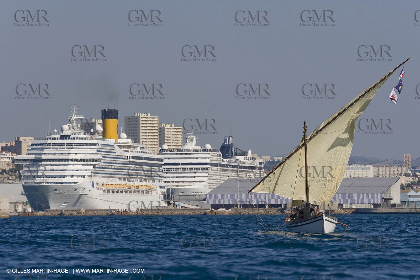 1 09 2007 - Marseille (FRA, 13) - Latin rigs in l'Estaque (Marseille north bay village)