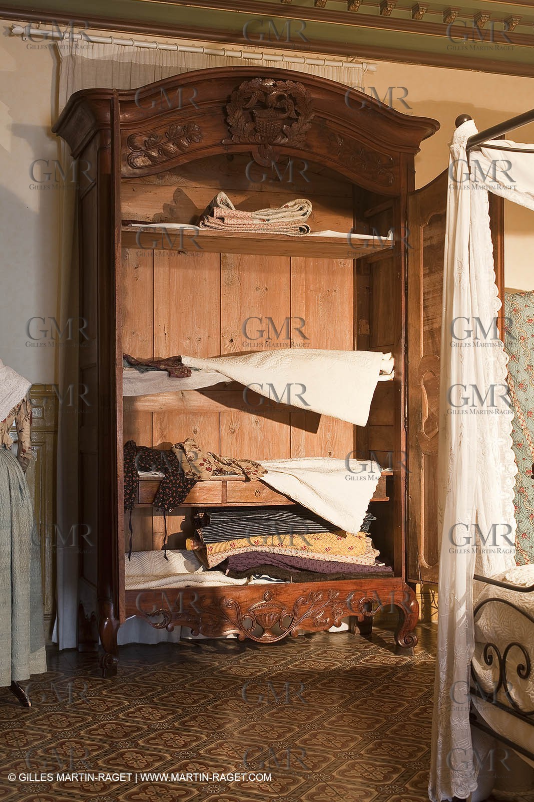 December 2009 - Boutis