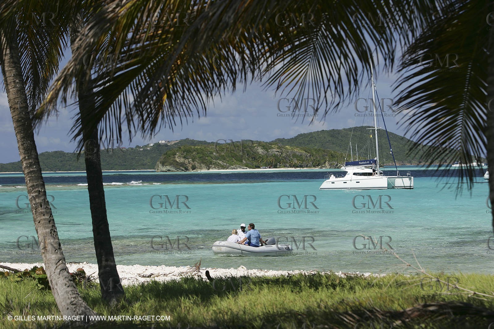 Multicoque au mouillage