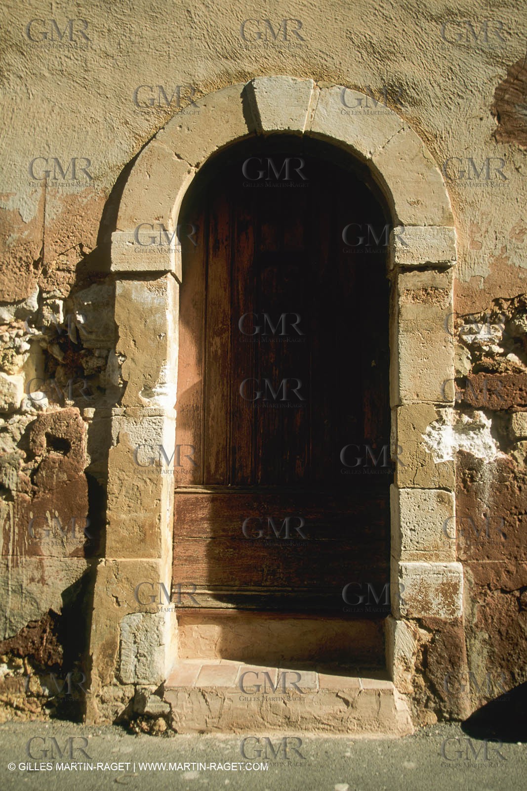 France, Provence, Villages du Luberon, détails, vieilles pierres, portes, toitures