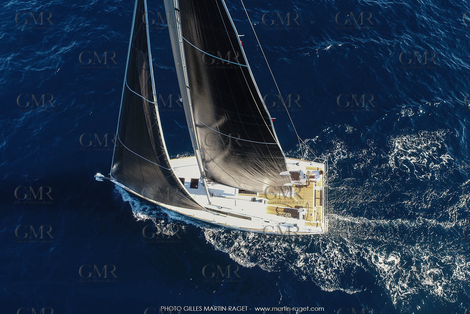 04 07 3017; Les EMbiez (FRA; 83) - Chantier Beneteau; Oceanis 38.1