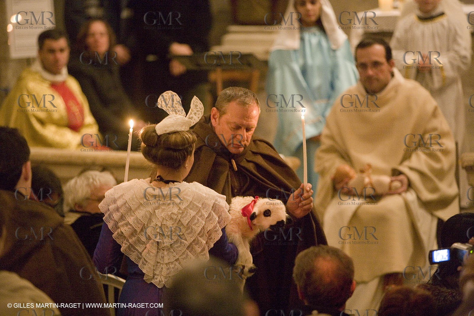 24 12 2006 - Les Baux de Provence - Christmas eve - Midnight mass with vivid crib and traditional procession in Saint Vincent Church.
