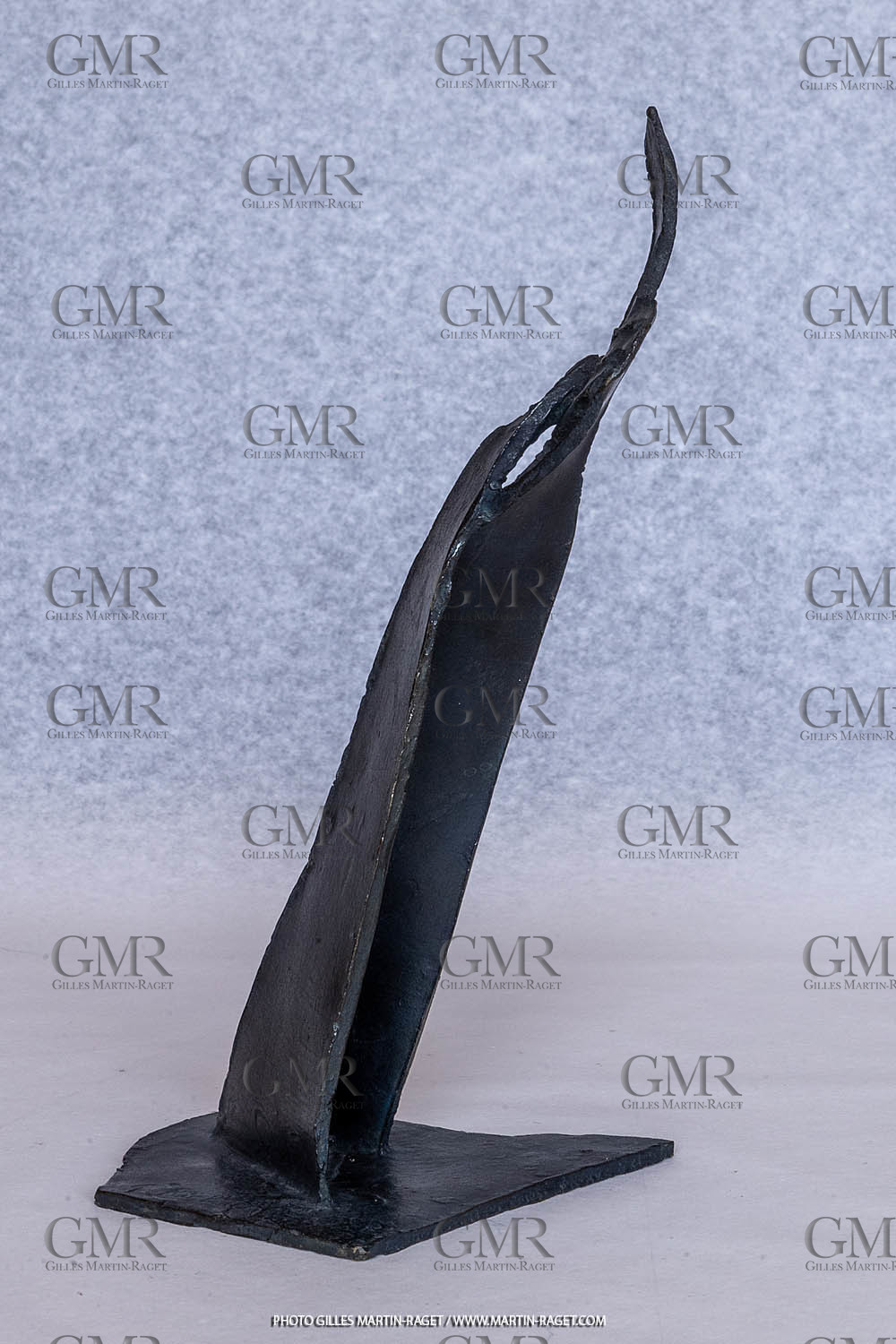 08 01 2023, Marseille (Fra,13), Oeuvre de Germaine Richier, Petit bronze n° 1 1956, bronze patiné foncé, Epreuve d'exposition, Fondeur : L. Tinot, Paris, 24,5 x 11,5 x 13,5 cm, collection particulière