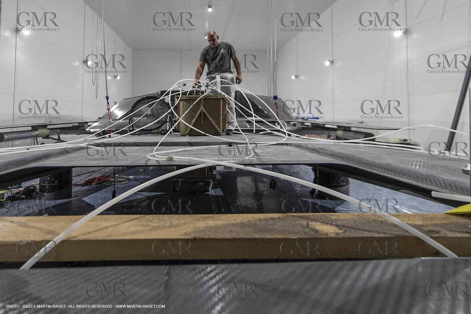 29 10 2018, La Grande Motte (FRA,30), Chantier Gunboat, construction du Gunboat 68,  préparation de l'infusion