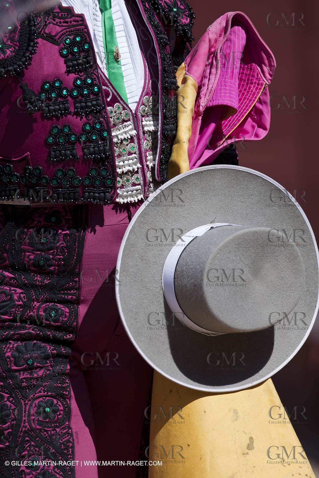 Monday 05 04 2010 - Arles (FRA,13) - Feria 2010 - -Corrida de rejon - Fermin Bohorquez - Pabloe Hemoso de Mendoza - Andy Cartagena - Toros Bohorquez