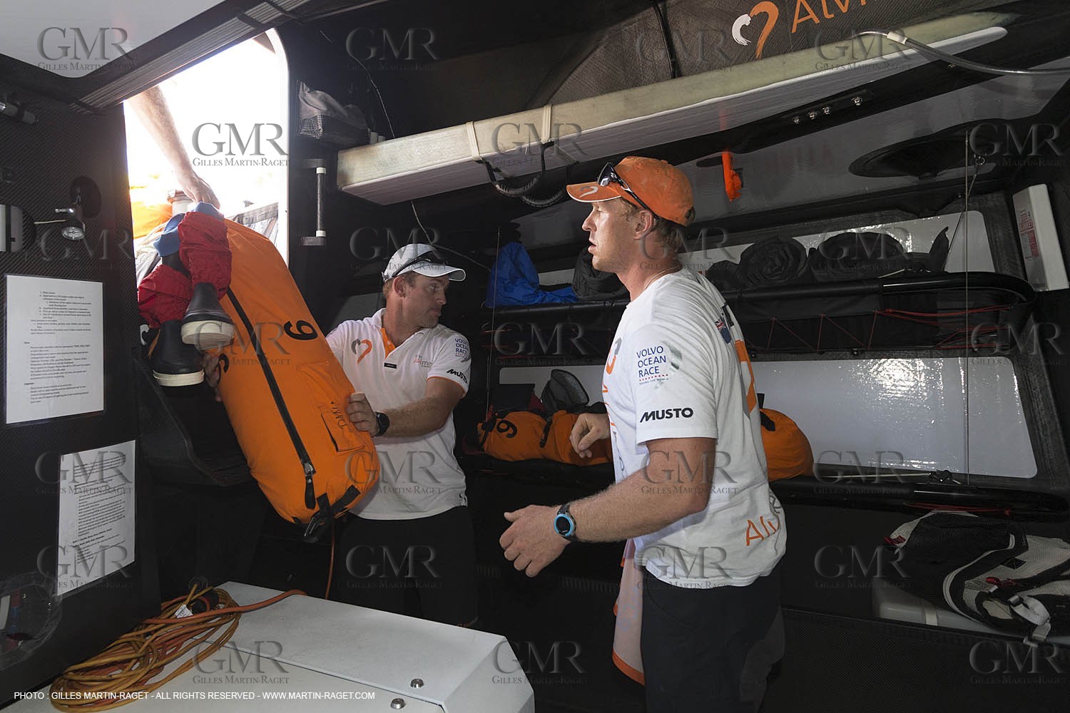 10 10 2014, Alicante (ESP), Volvo Ocean Race 2014-15, Team Alvimedica, final loading