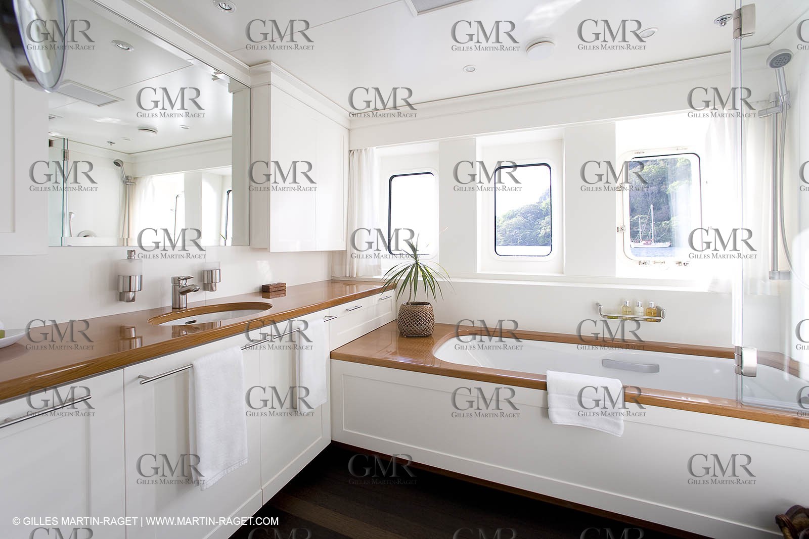 01 02 2008 - San Blas Archipelago (Panama) - Motor Yacht Senses