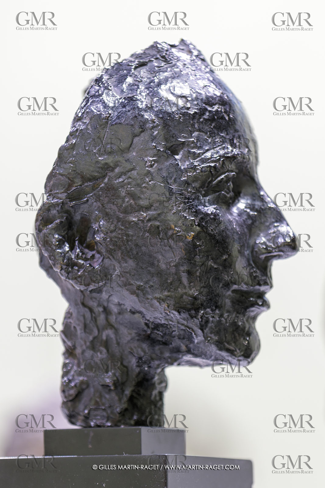 02 05 2023, Paris (FRA), oeuvre de Germaine Richier, Exposition Centre Pompidou 2023, Buste n° 39 bis, Dominique Aury, 1955-1956, Bronze patiné foncé, Fondeur C. Valsuani, Paris, 36x17x20 cm, Musée Unterlinden, Colmar