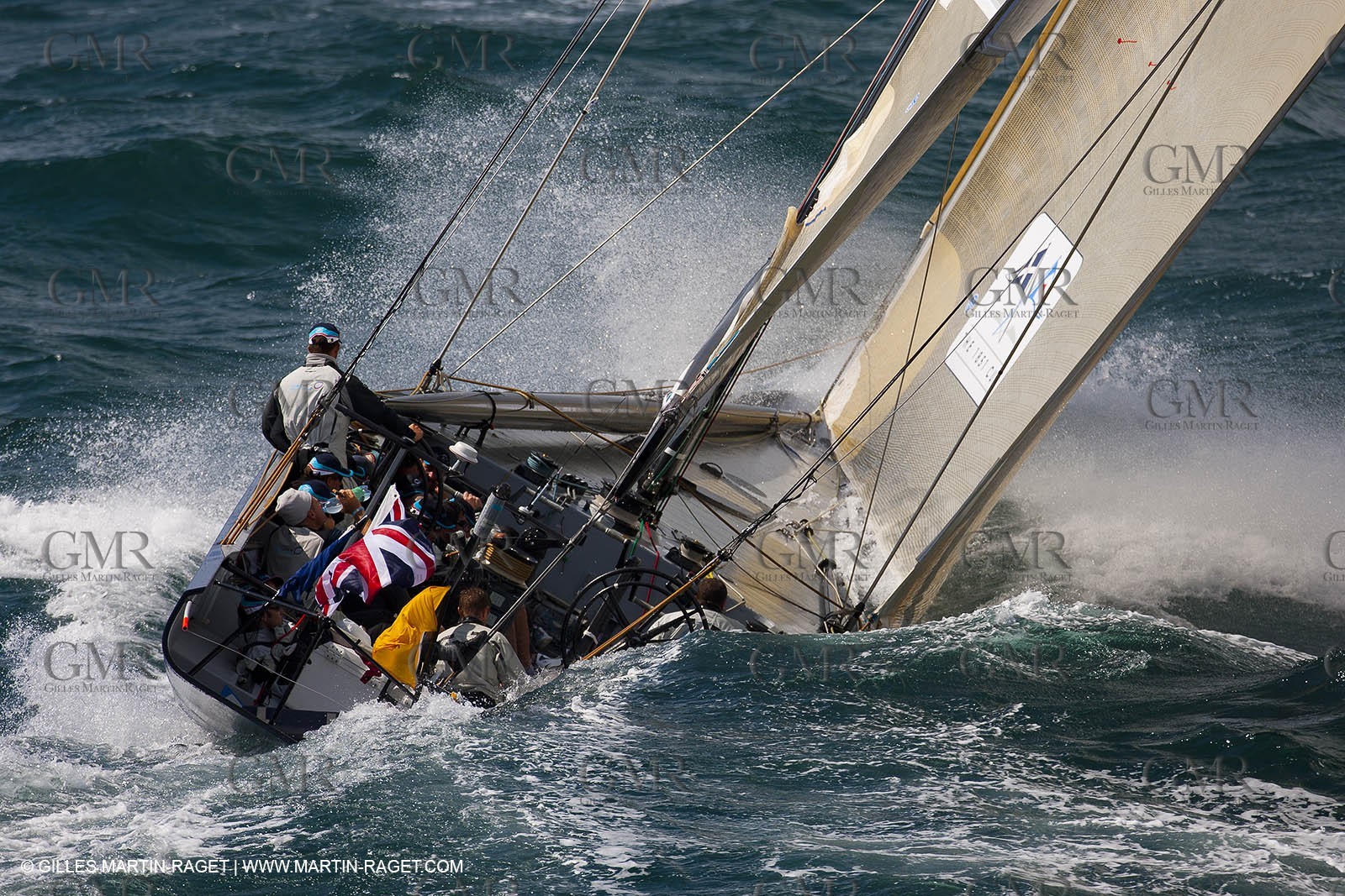 05 08 2010 - Cowes (UK, IOW) - The 1851 Cup -  BMW ORACLE Racing -  - Round The Island Race - From Ste Catherine to the Needles.