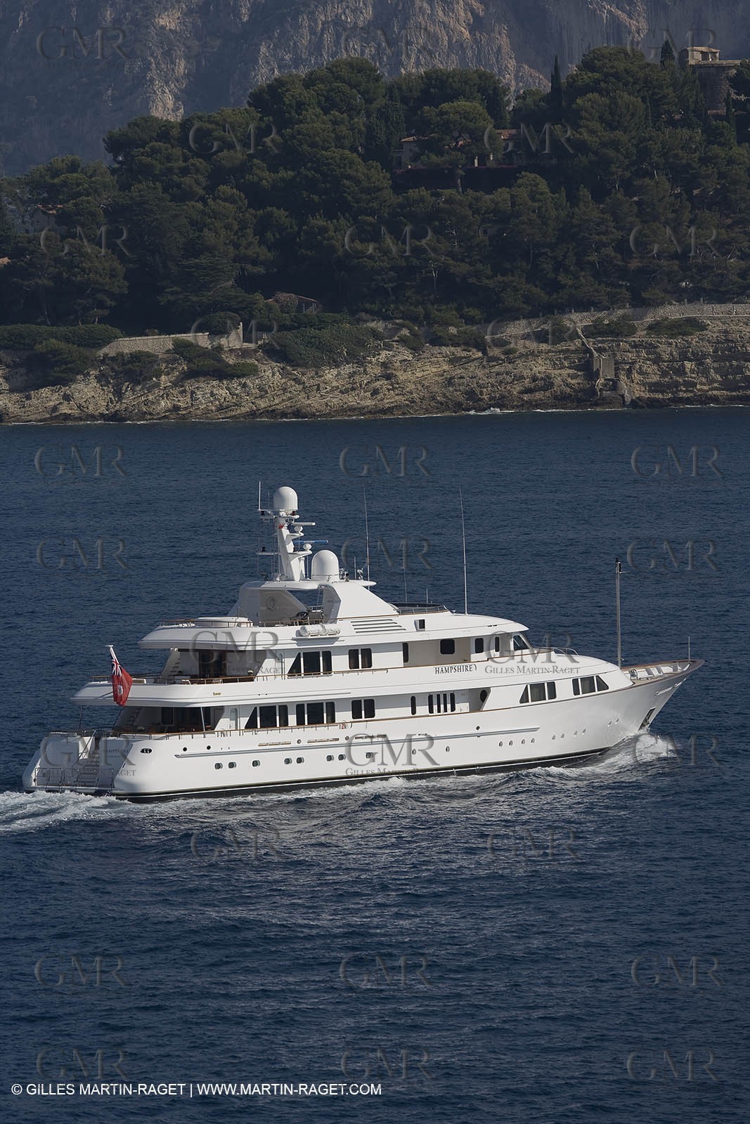 28 07 2007 - St Jean Cap Ferrat - SuperYachts - Motor Yachts - Hampshire