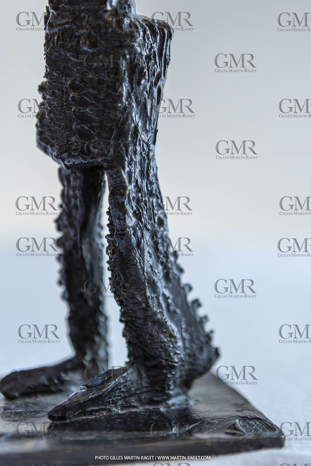 12 07 2020, St Rémy de Provence (FRA,13), Oeuvre de Germaine Richier, Guerrier n° 15 1955, Bronze patiné foncé, Numéroté 3 8, Fondeur : C. Valsuani, Paris, 27 x 9 x 12,5 cm, Collection famille Germaine Richier