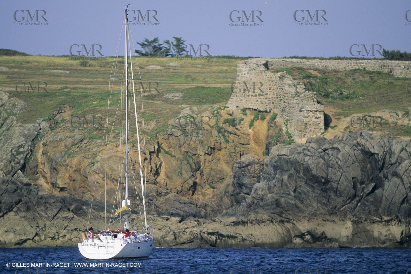 sailing, cruising, monohull at the mooring