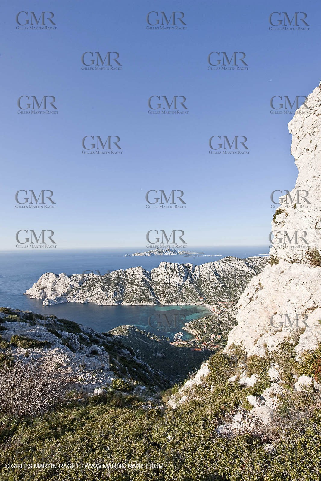 04 04 2009 - Marseille (FRA, 13) - Les Calanques - Marseille as seen from the top of the Baou Rond summit