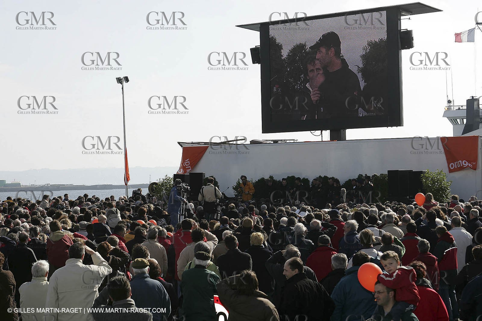 Orange II - 2005 Jules Verne Trophy finish - Brest - On shore - Public