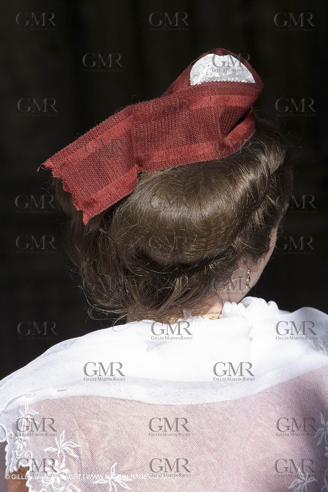 10 03 2007- Arles (FRA, 13) - Queen of arles and her assistants