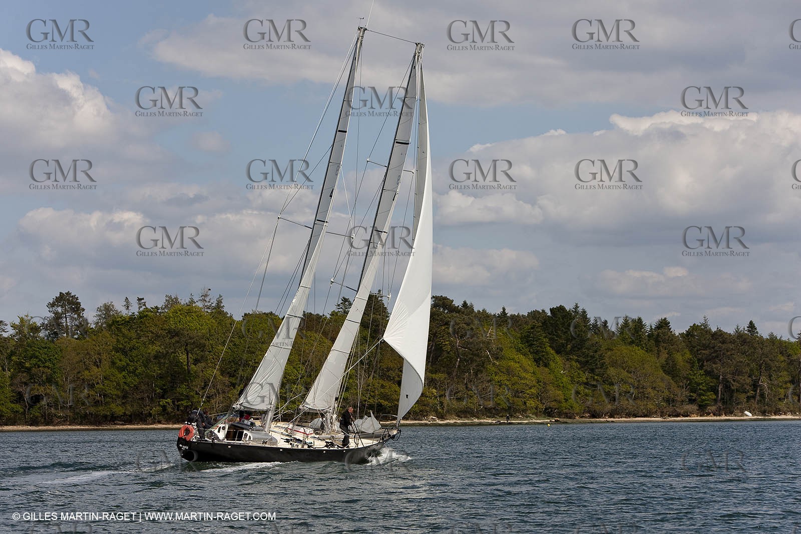 19 05 2010- Benodet (FRA,56)  -  Pen Duick III  sailing in Odet river