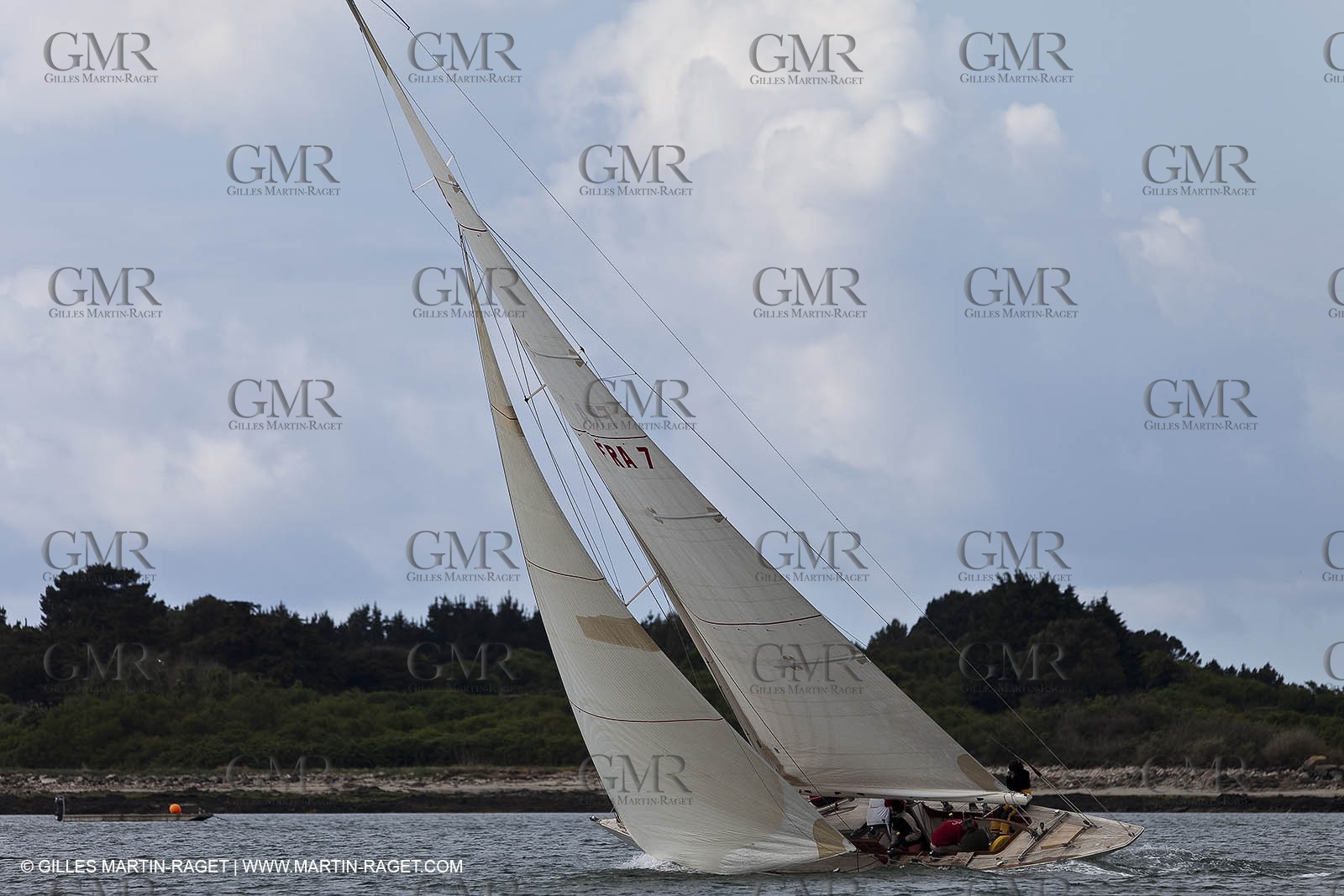 01-05-10 - Le Bono (FRA,56) - Regate Classique - Acteia II - Maica