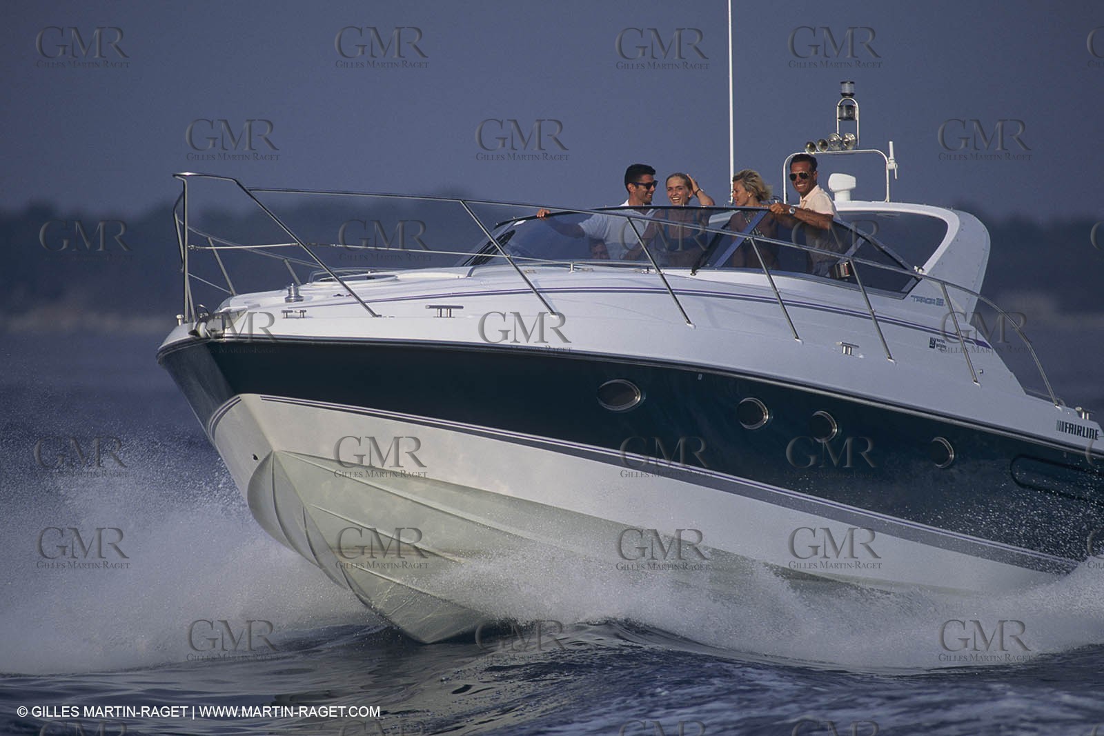 Powerboating, cruising
