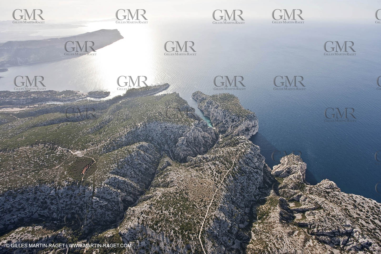 11 03 2009 - Marseille (FRA, 13) - Les Calanques - Baie de Cassis (à g.) - Vallon et calanque d'En Vau (au centre) - vallon et calanque de de L'oule (à dr)