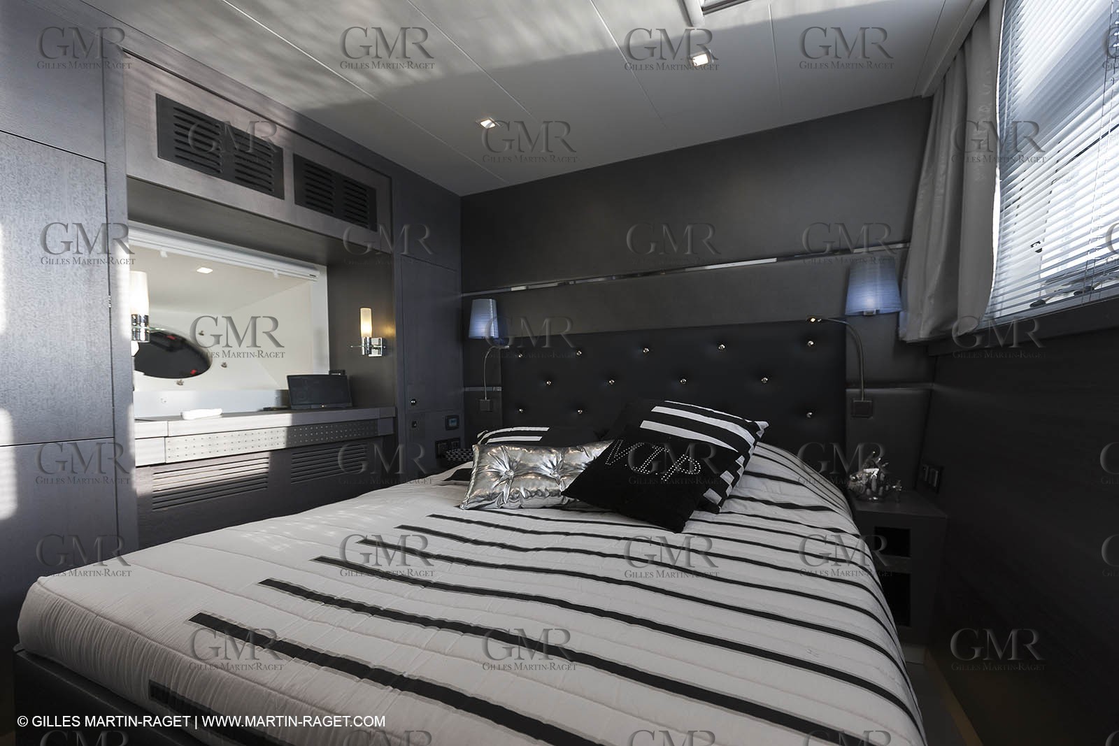 25 02 2011 - La Ciotat (FRA,13) - Super Yachts - Chantier H2X - Cartouche