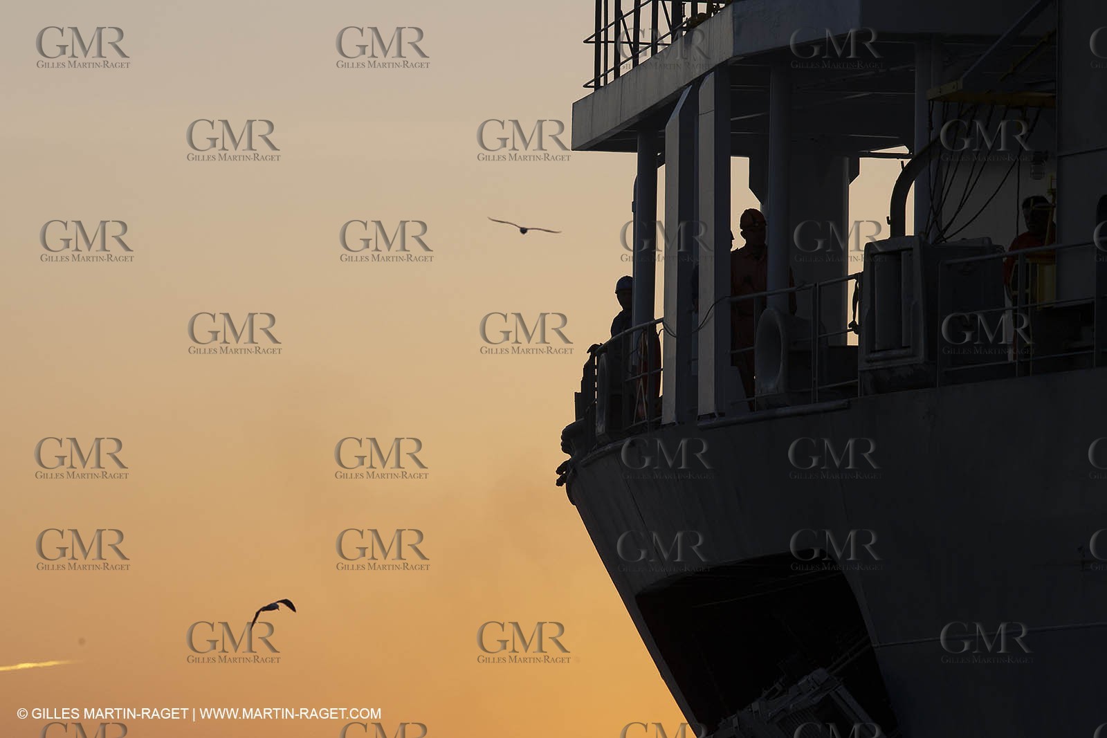 01 03 2011 - San Frnacisco (USA,CA) - Harbour operations - ship details - ship unloading - containers