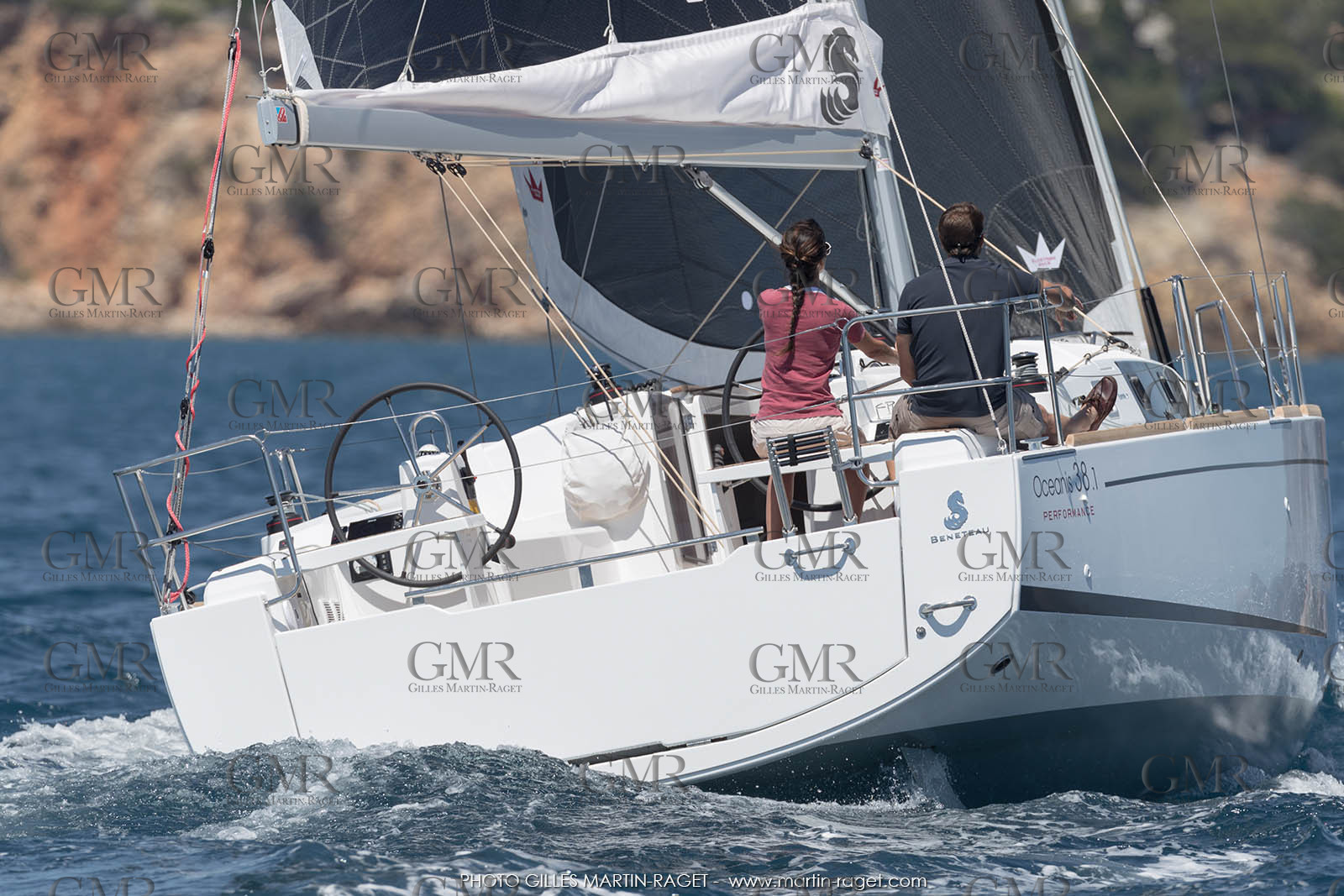 04 07 3017; Les EMbiez (FRA; 83) - Chantier Beneteau; Oceanis 38.1