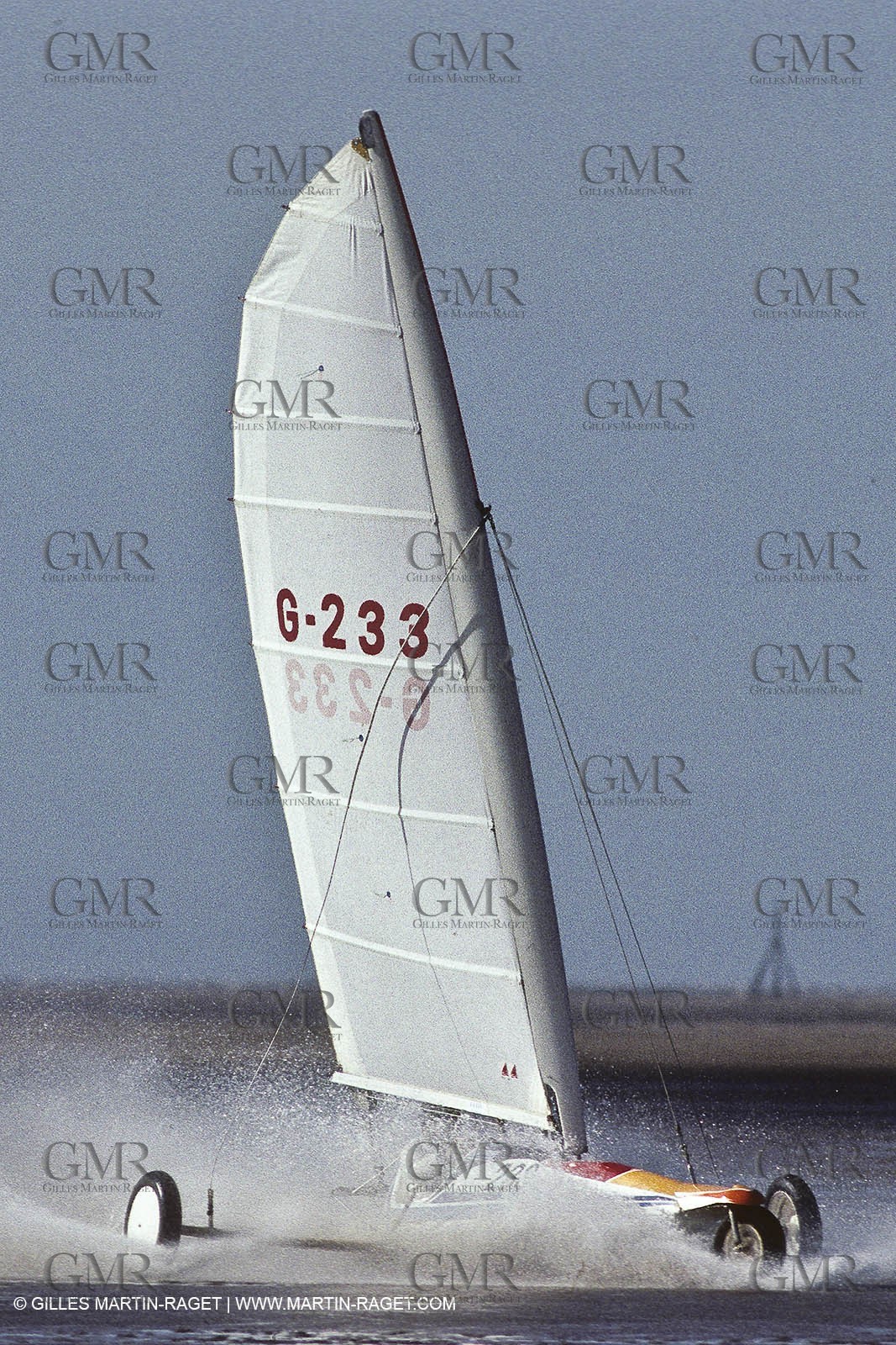 Watersports, Land sailing