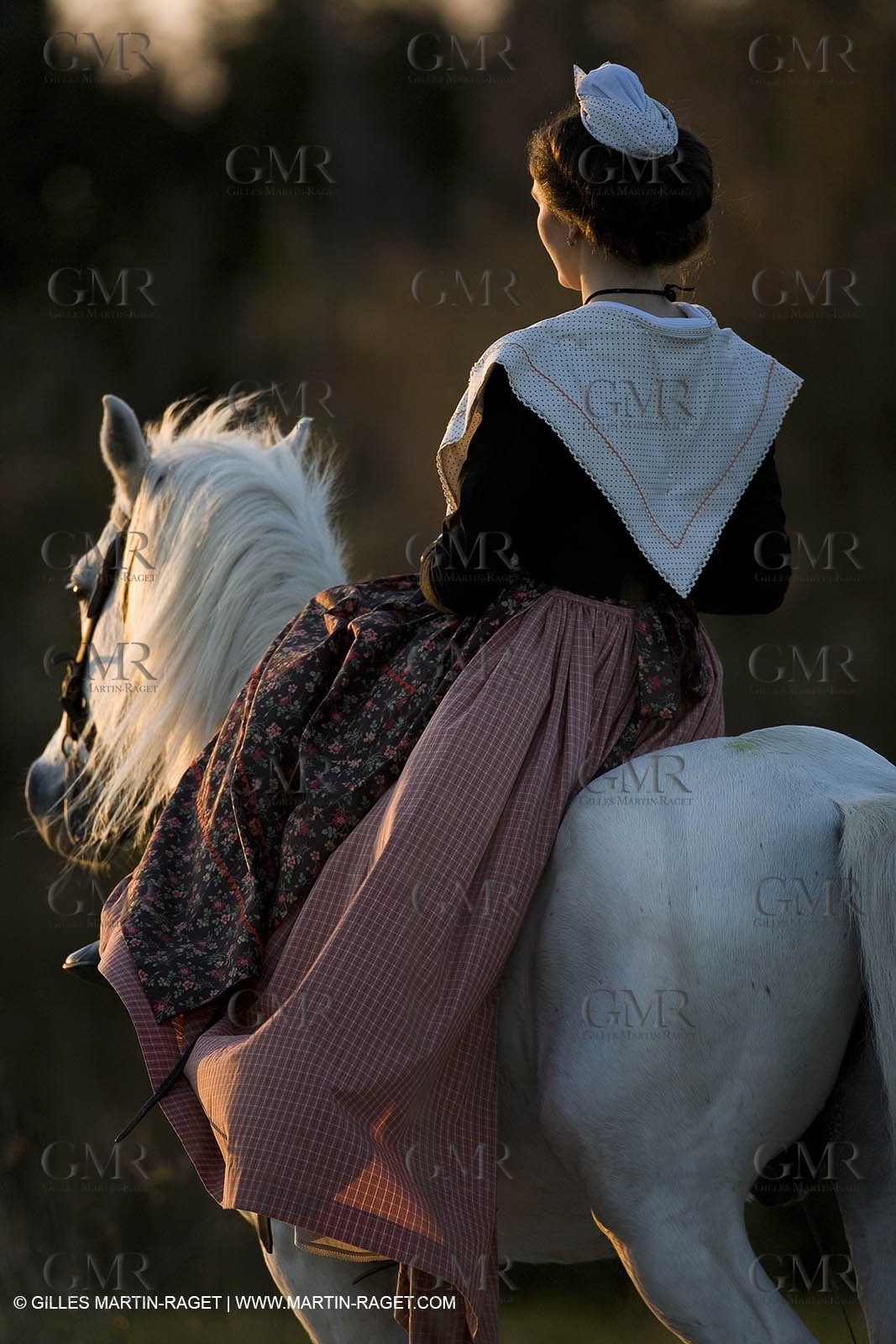 23 02 2007 - Arles, Nathalie Chay, Queen of Arles - Amazone horse riding