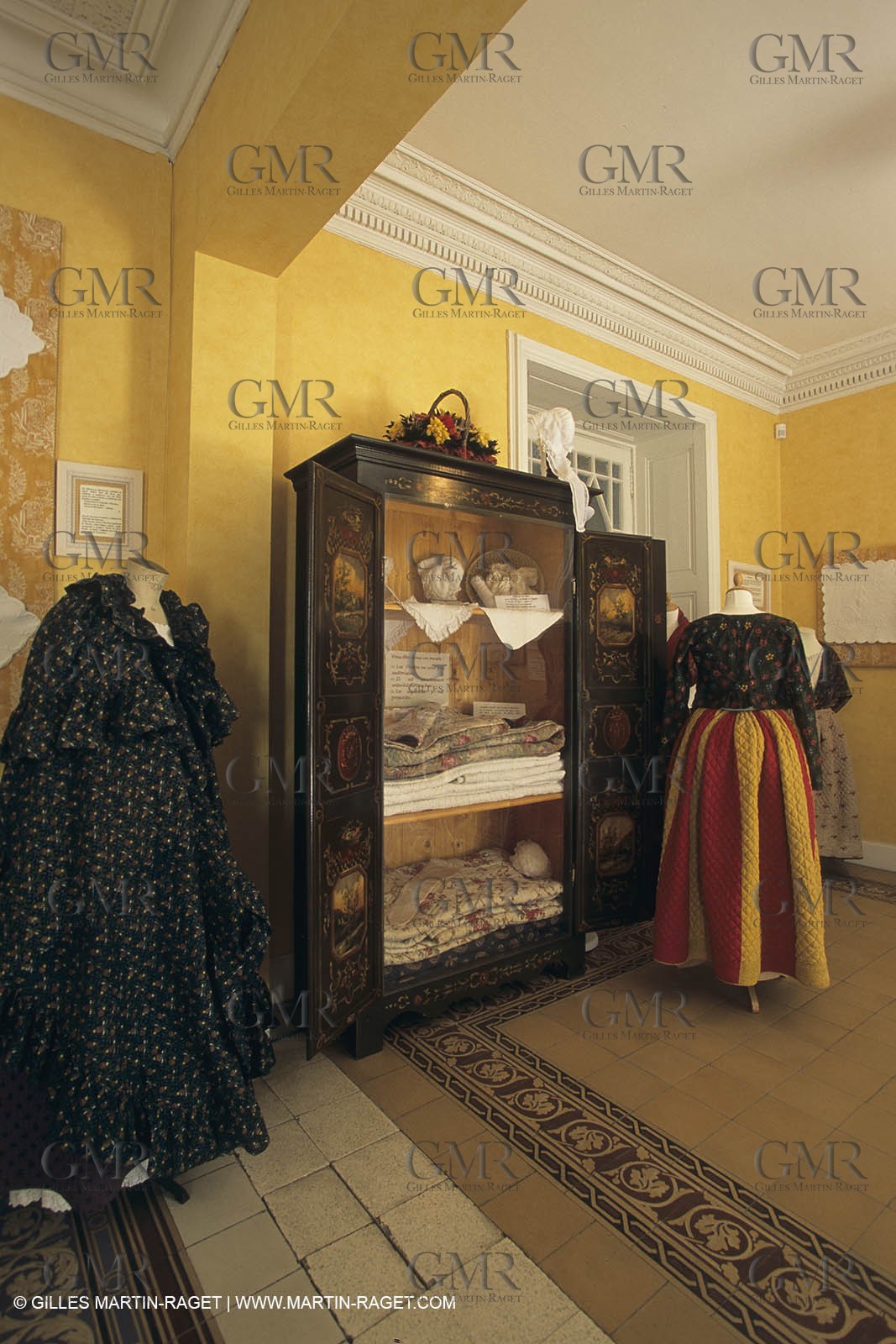 France, Provence, Traditions, Boutis et piqués, traditional cloths from Provence