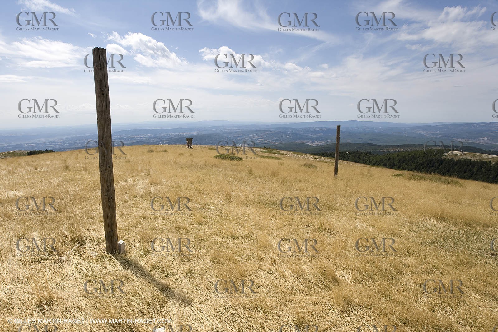 19 08 07 - Higher Provence, landscapes as seen from top of Mount Lure (FRA, 04)