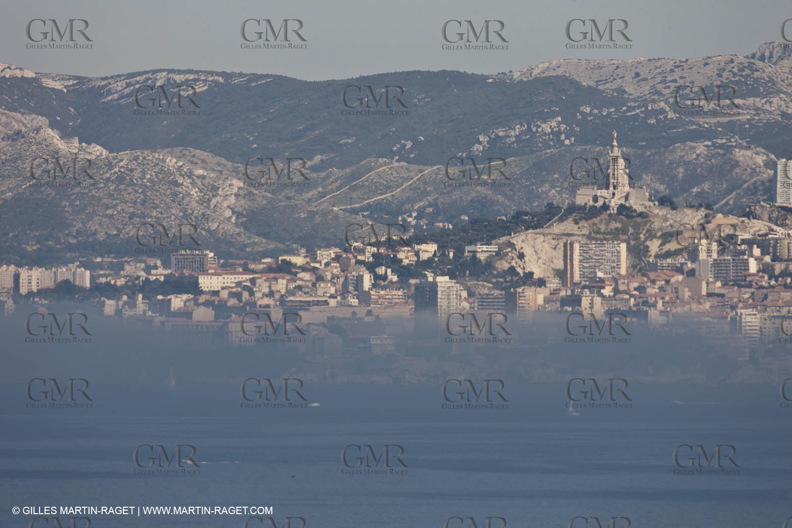 30 06 2011 - Marseille (FRA,13) - local Fog called la nèble