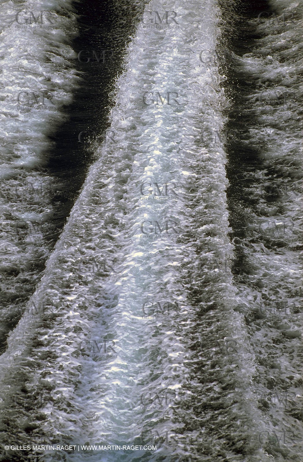 Motor boat running