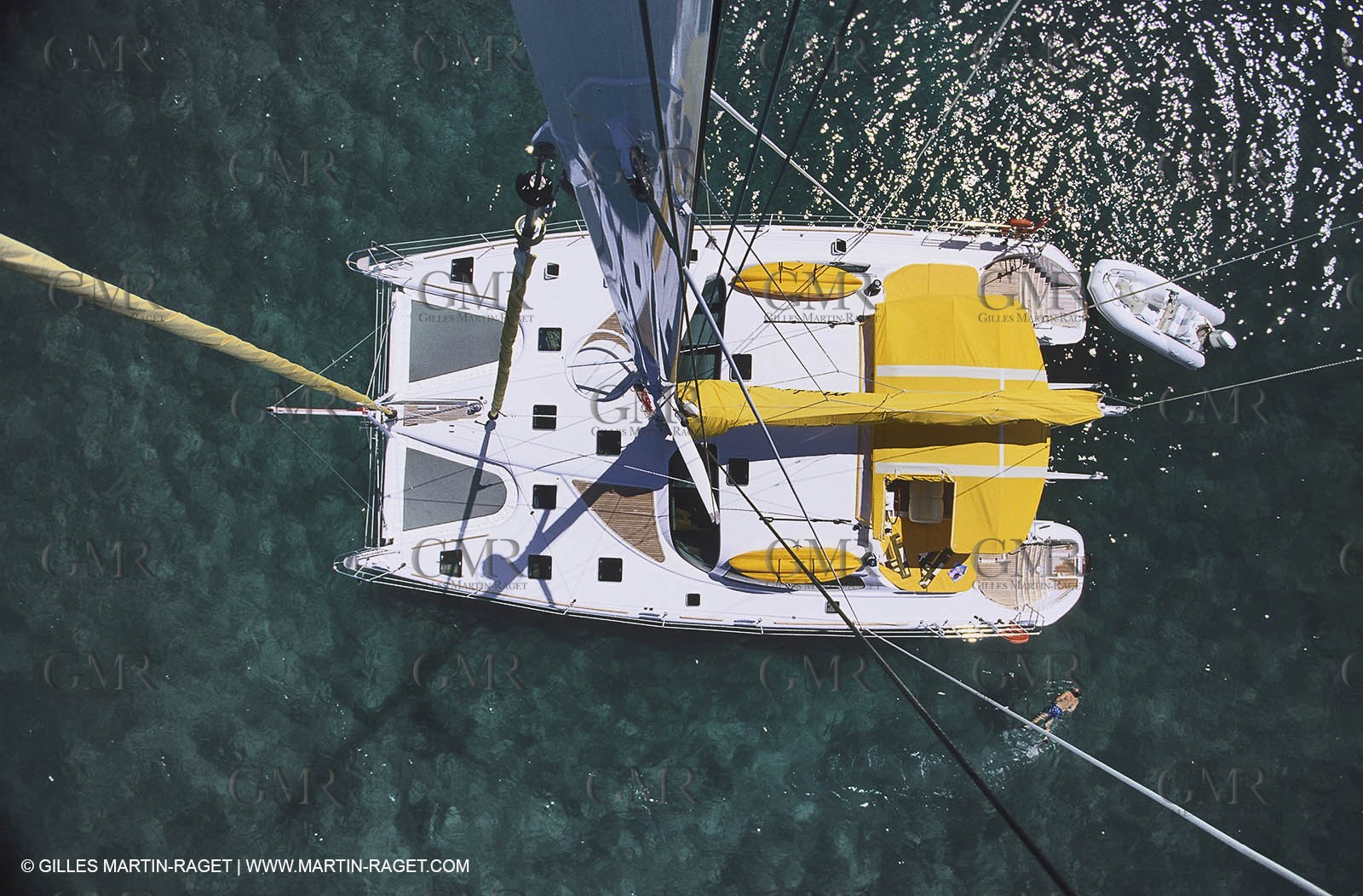 Multicoque au mouillage