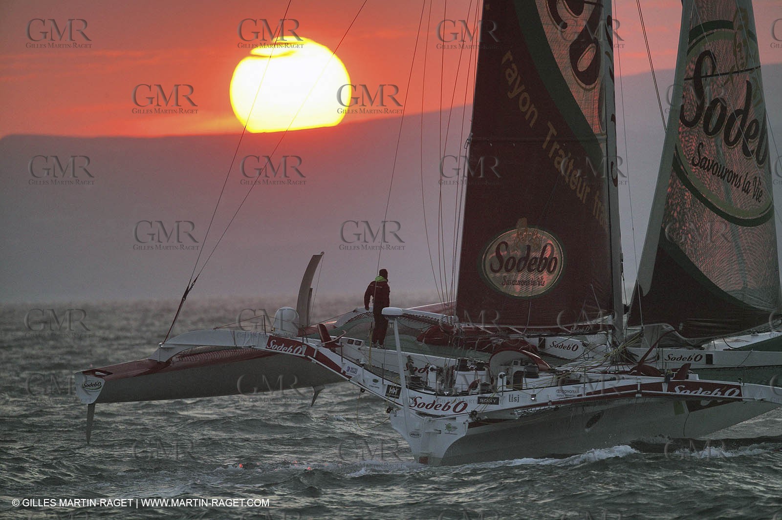 14 08 06 - Isle of Wight (UK) - Thomas Coville beat the round britain island sailing record onboard his 60 trimaran sodebo