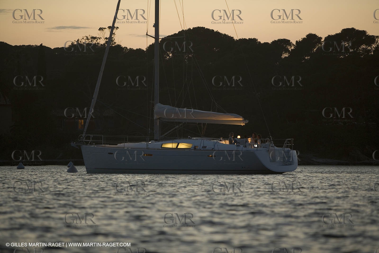 Cruising monohull mooring