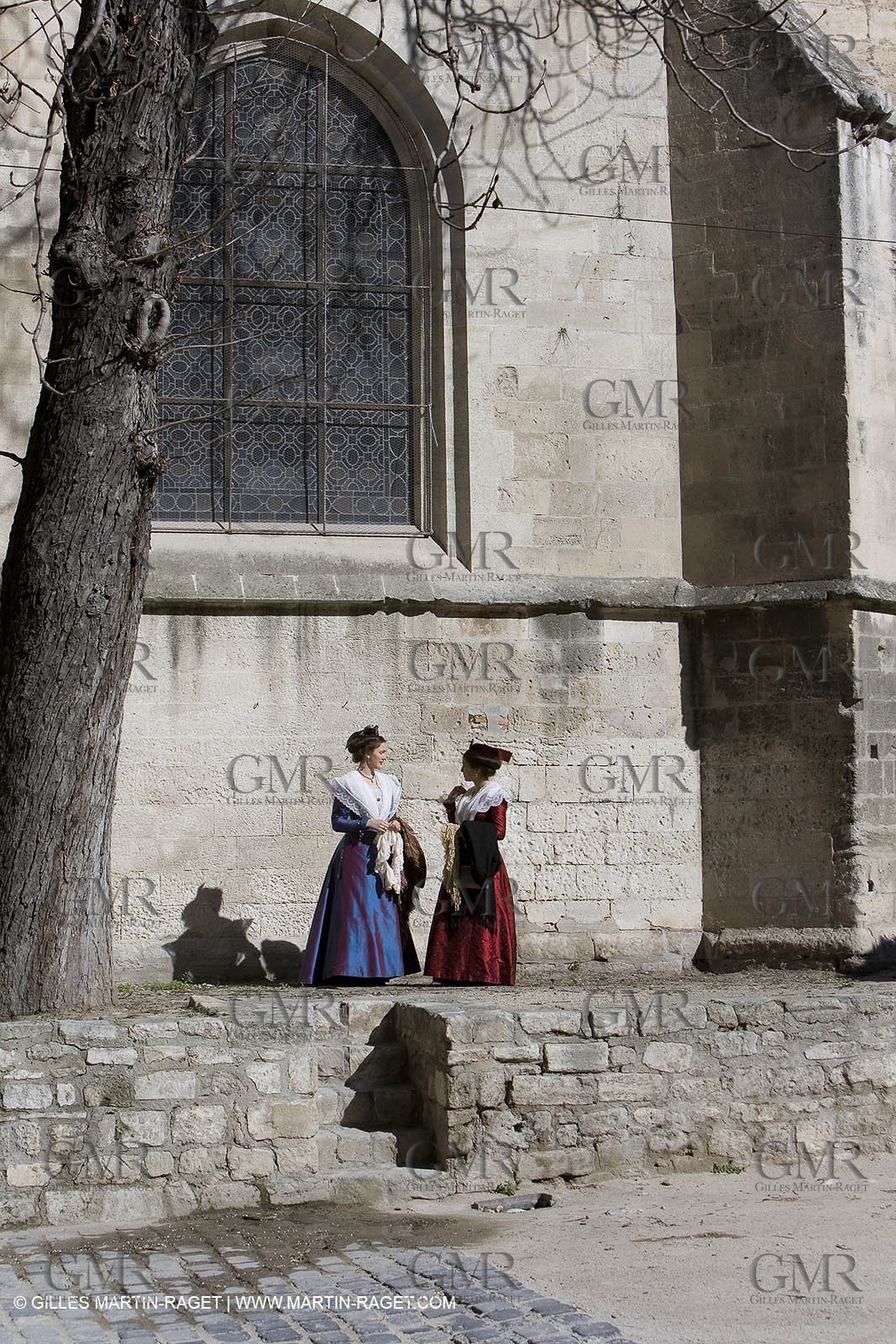 10 03 2007- Arles (FRA, 13) - Queen of arles and her assistants