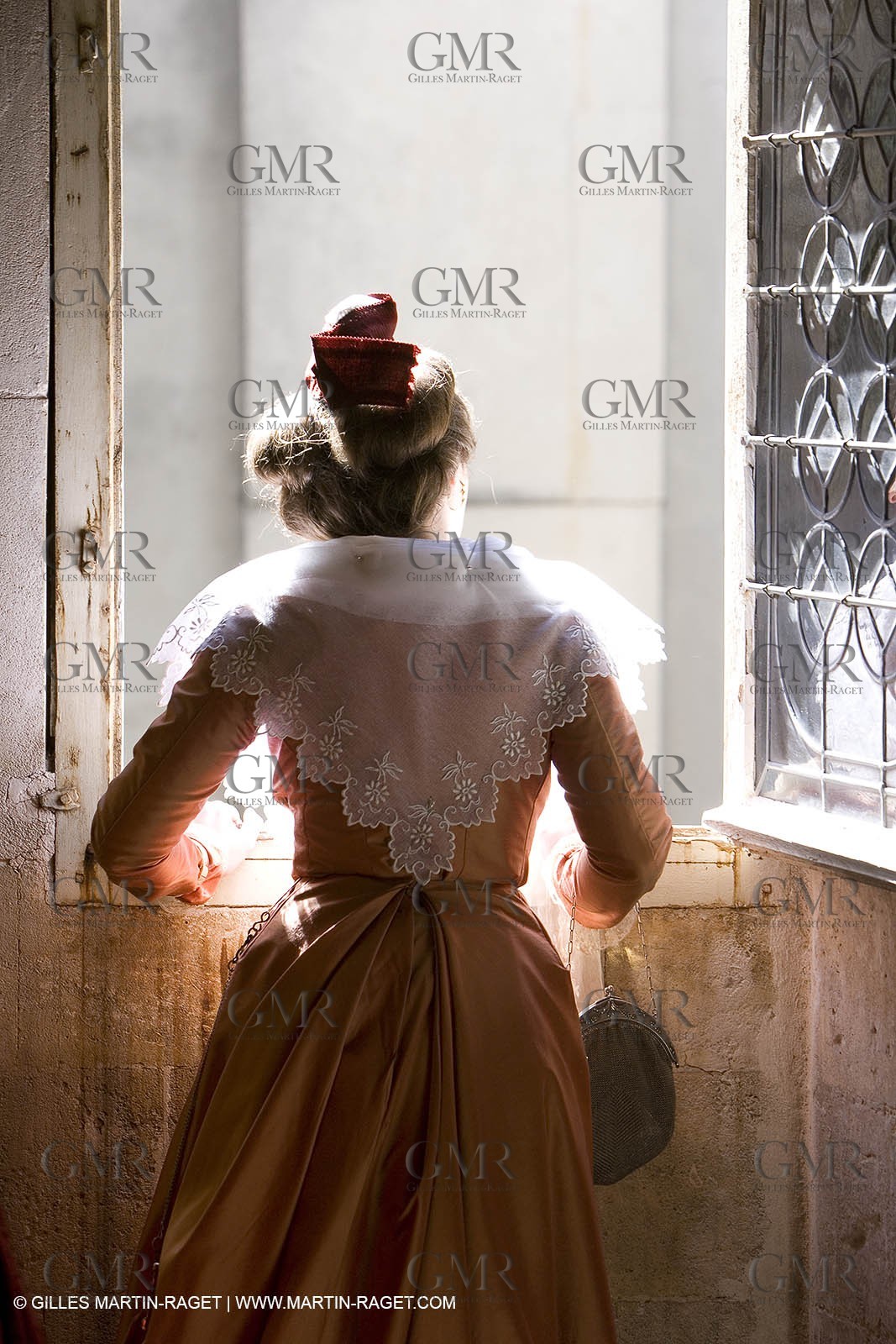 10 03 2007- Arles (FRA, 13) - Queen of arles and her assistants