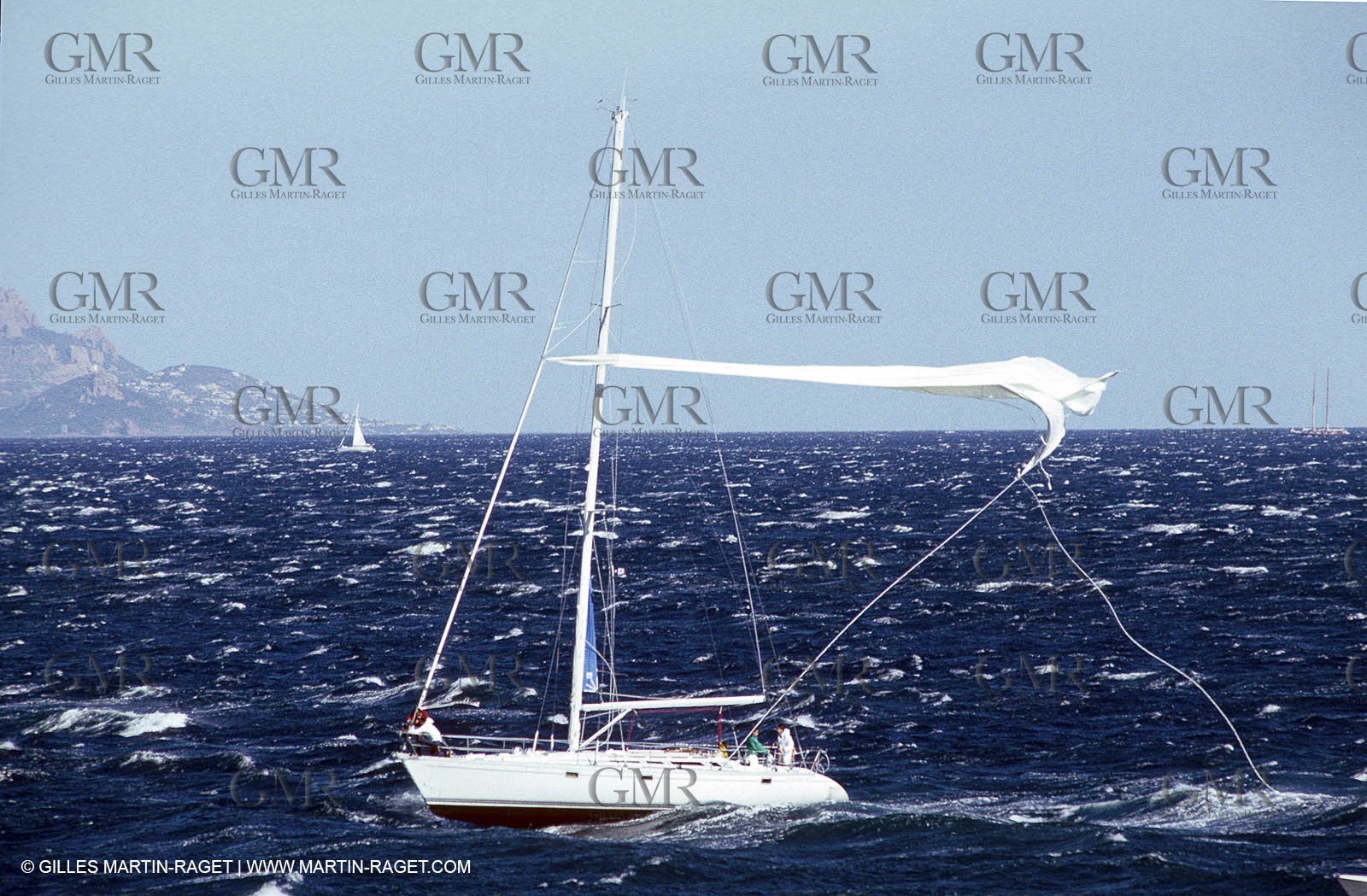 Crusing monohull sailing
