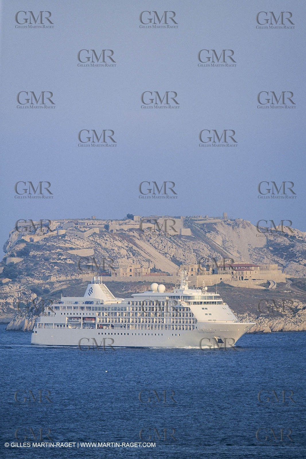 Paquebots, liners, cruise ships