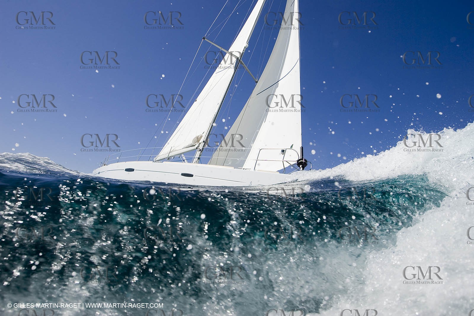 Crusing monohull sailing