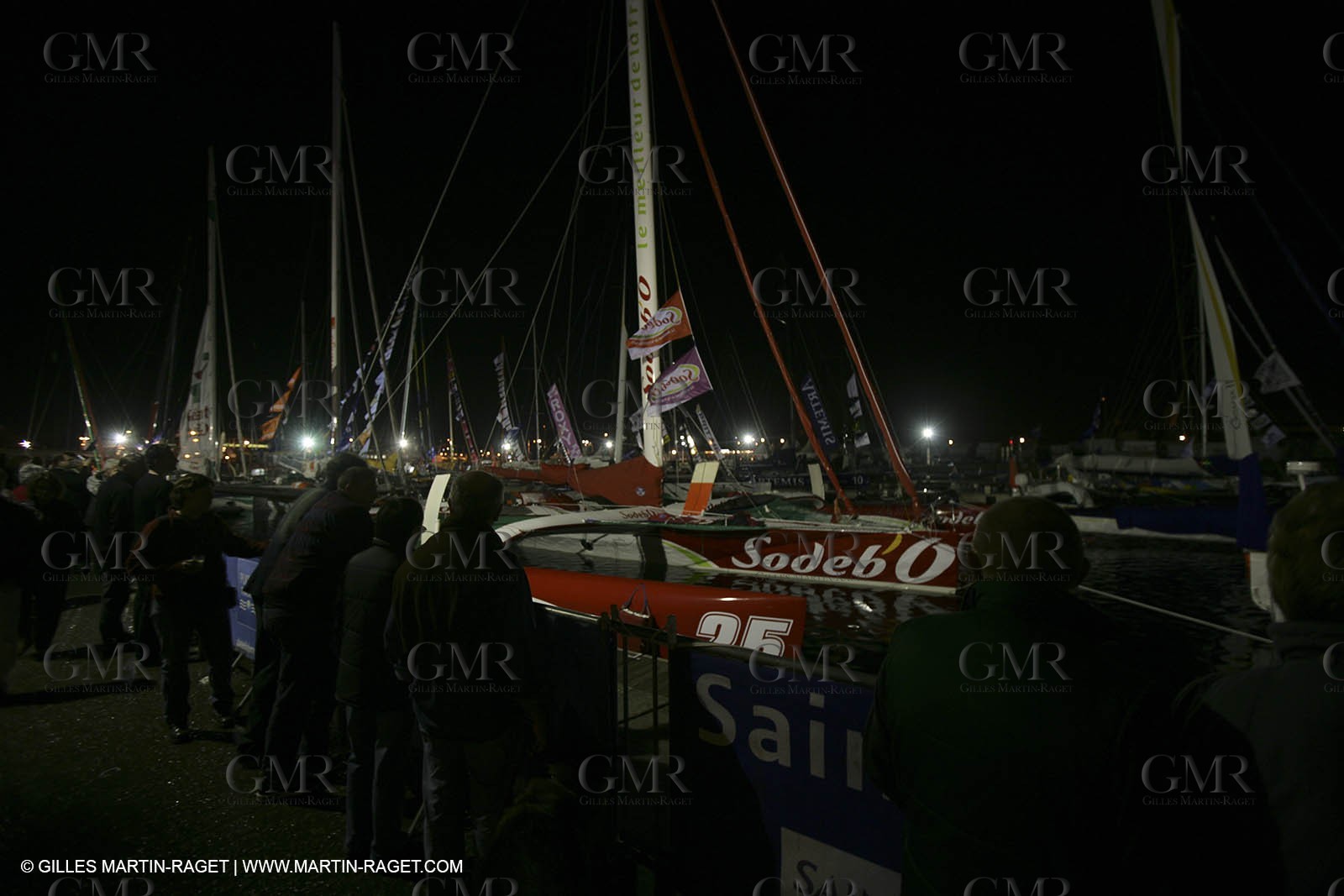 27 10 2006 - Saint Malo (FRA) - Route du Rhum 2006 - Dock ambiances