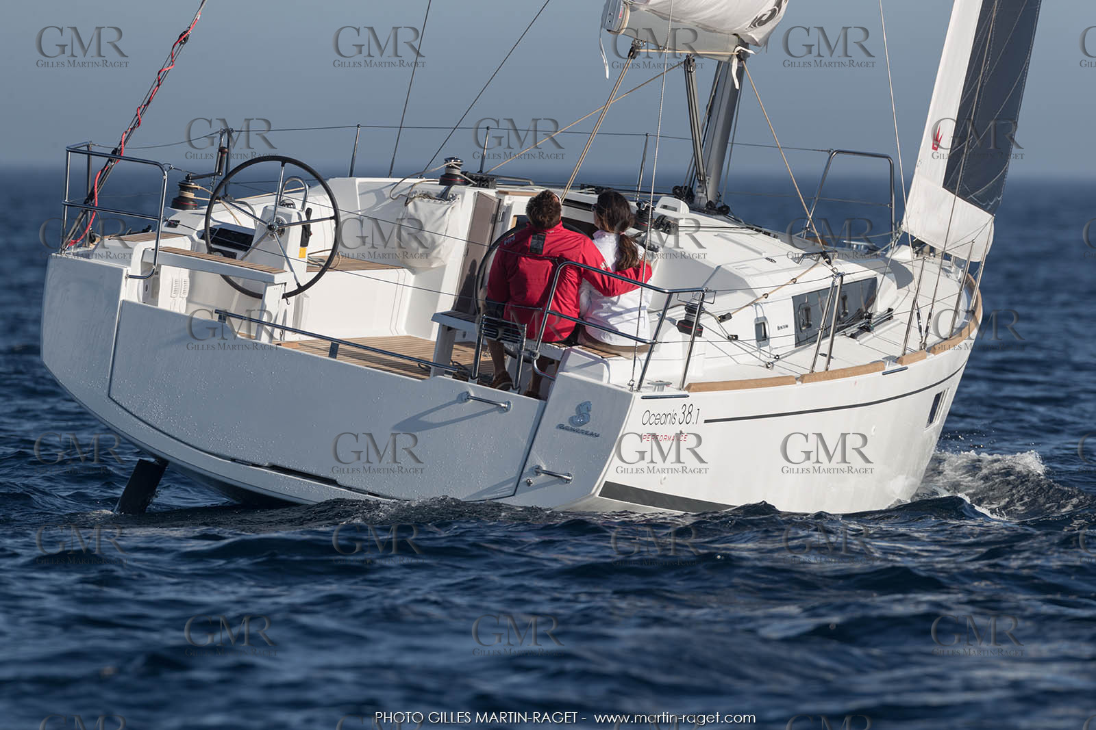 04 07 3017; Les EMbiez (FRA; 83) - Chantier Beneteau; Oceanis 38.1