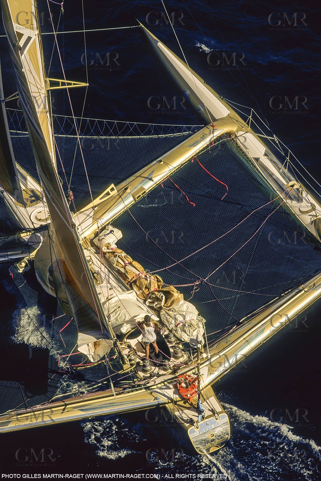 Novembre 1990, Pointe a Pitre (Guadeloupe) Arrivee victorieuse de Florence Arthaud (Groupe Pierre 1er) dans la Route du Rhum