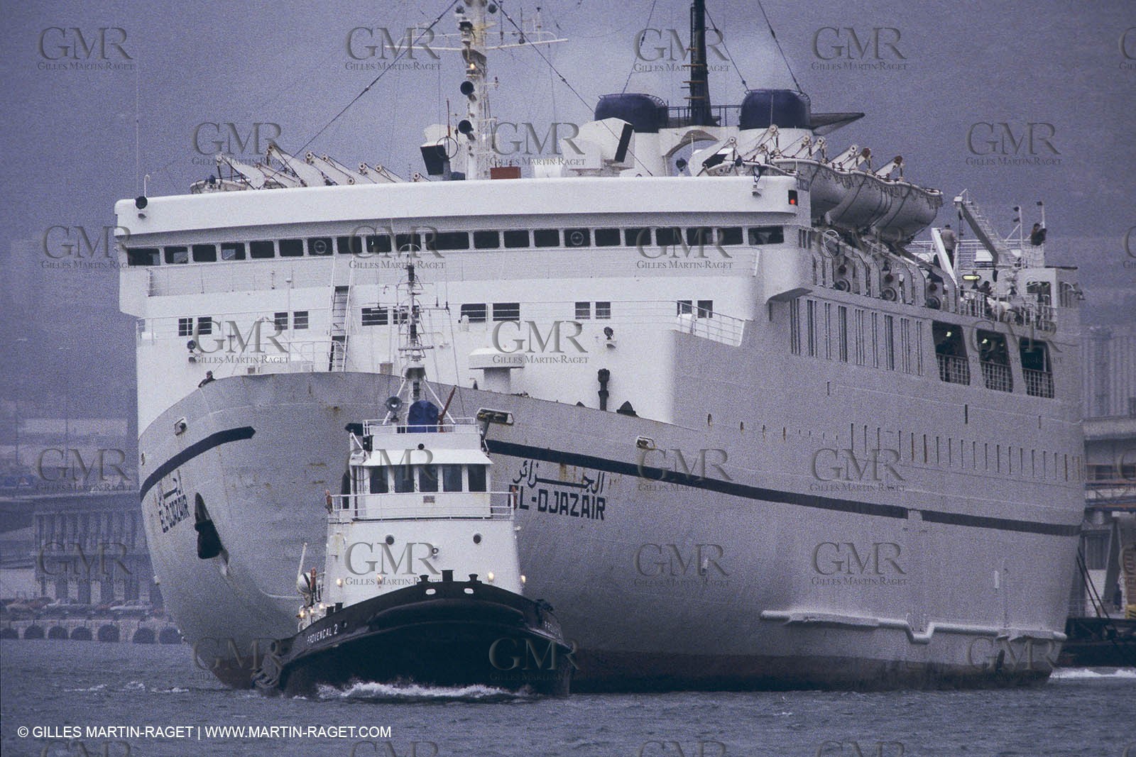 Monde maritime, opérations porturaires, ports, manoeuvres, marine world, harbour operations, maritime shipping,