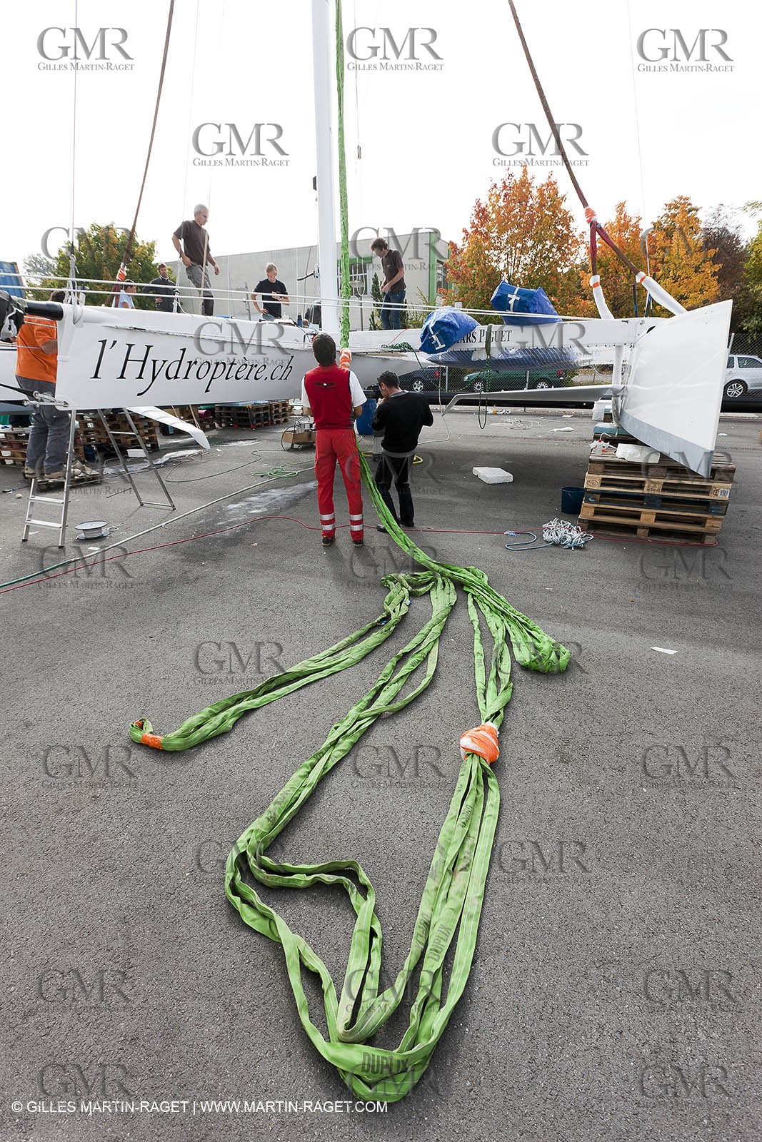 08 10 10 - St Sulpice (SUI) - Hydroptere.ch touches water
