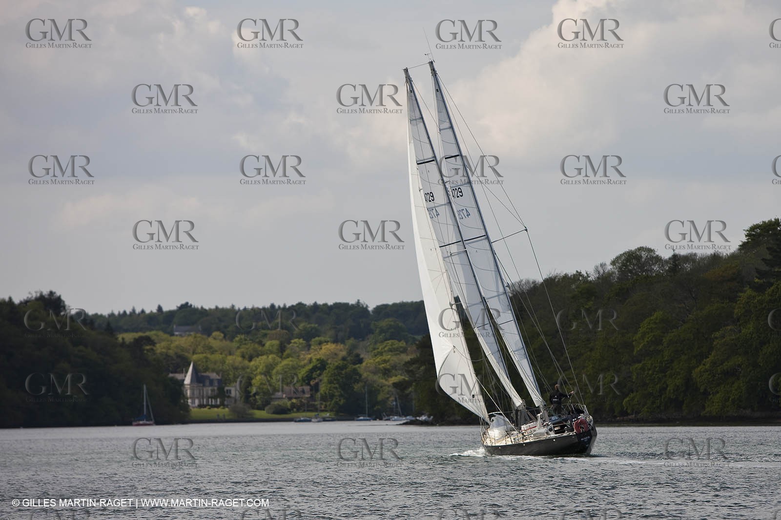 19 05 2010- Benodet (FRA,56)  -  Pen Duick III  sailing in Odet river