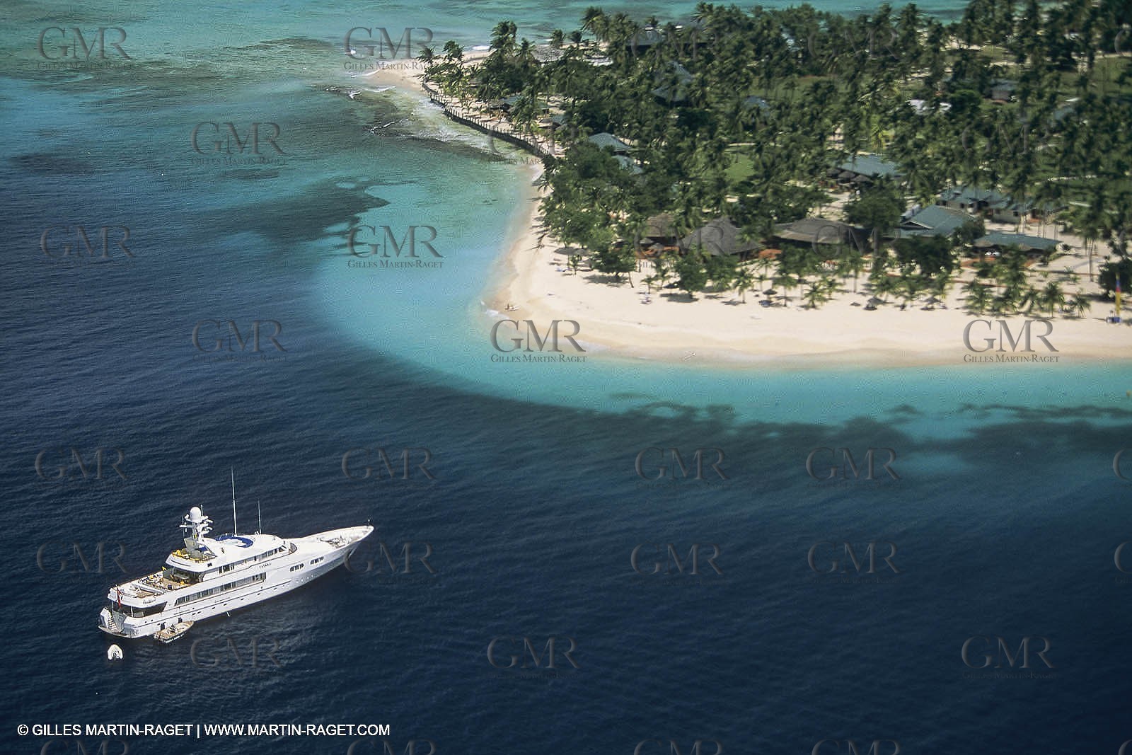 Powerboating, super Yachts