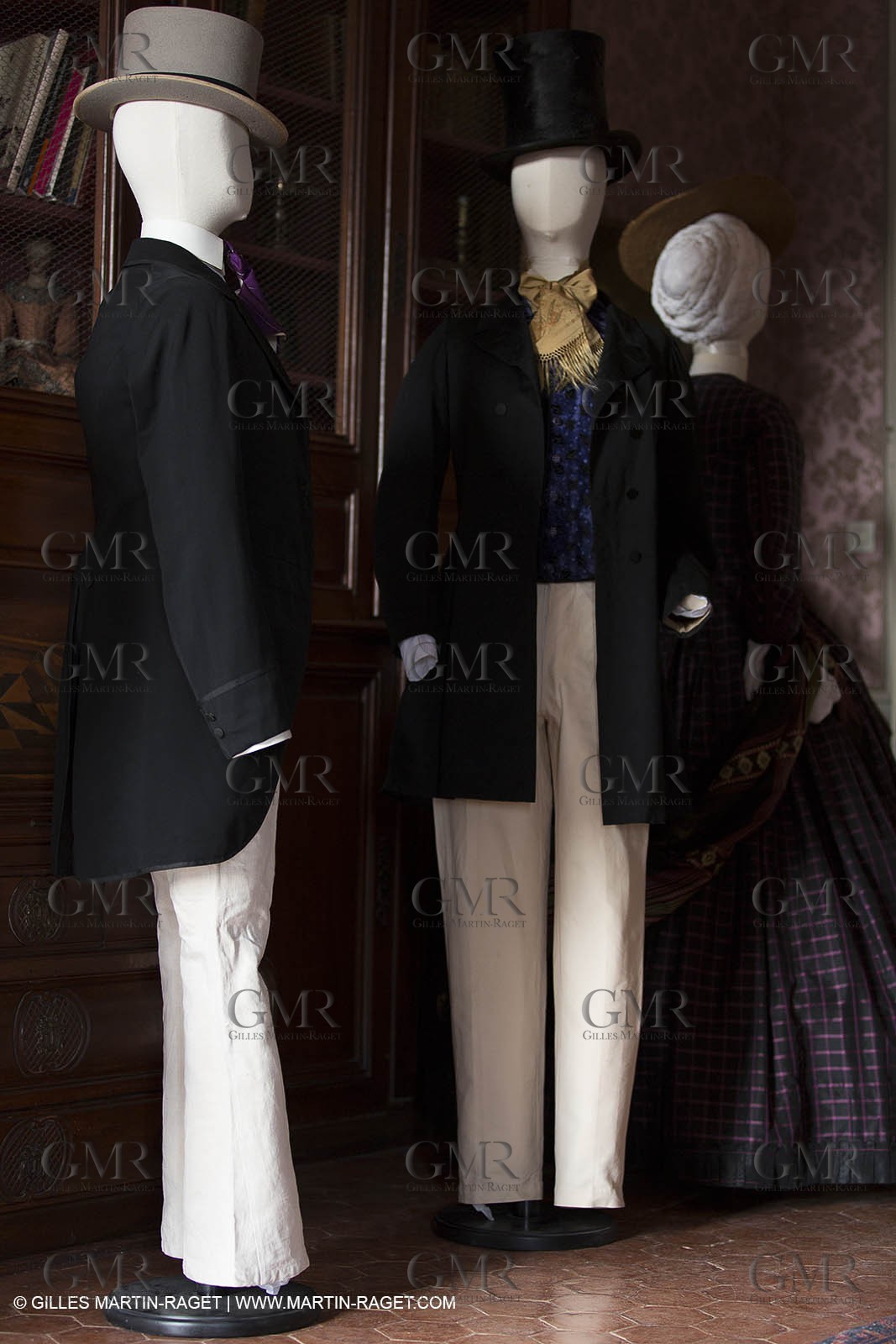 31 10 2013 - Ansouis (FRA,84) - Chateau d'Ansouis - Costumes de l'exposition Habits d'hommes