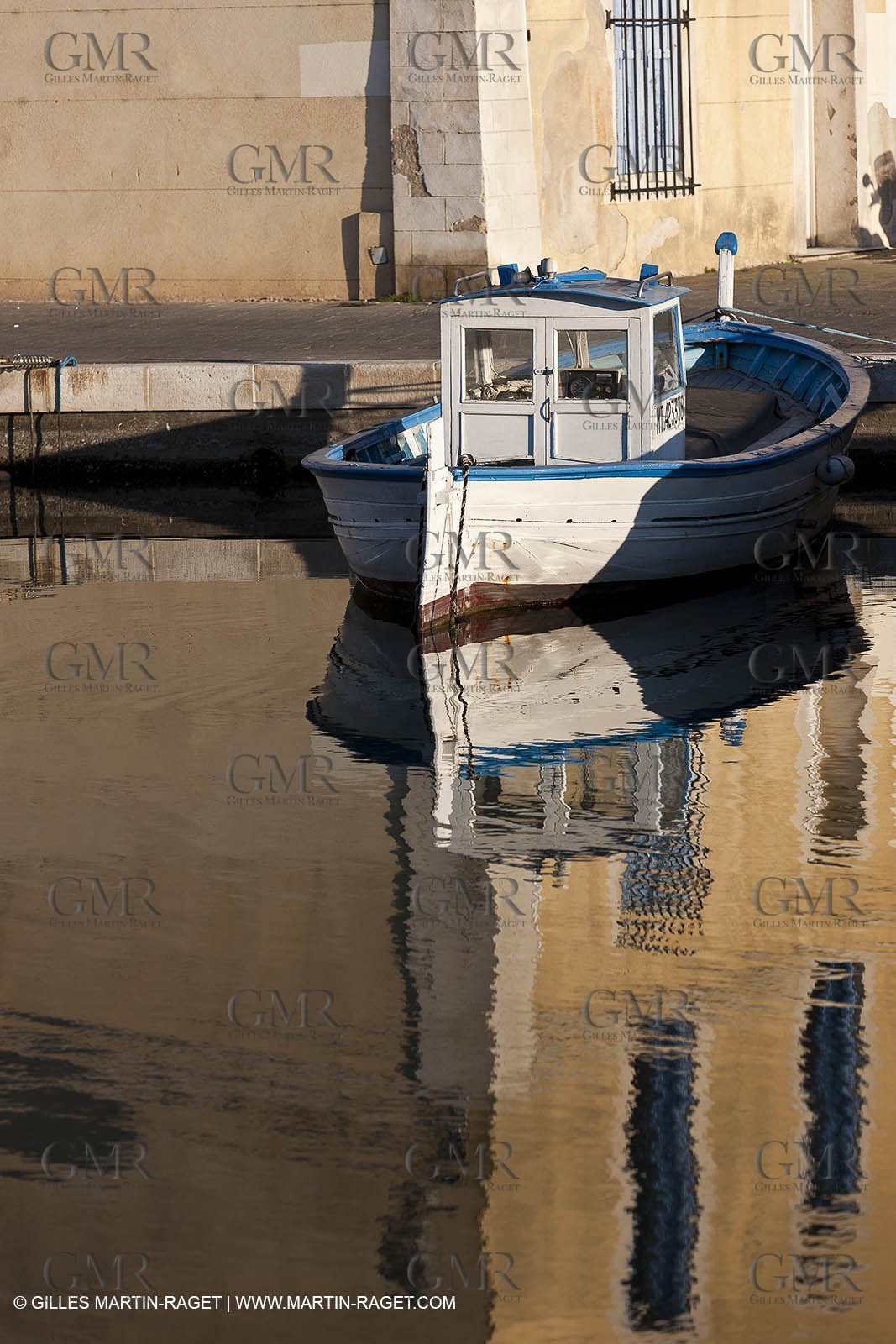 14 03 2012 - Martigues (FRA,13) - neighborhood Le Miroir (the mirror)