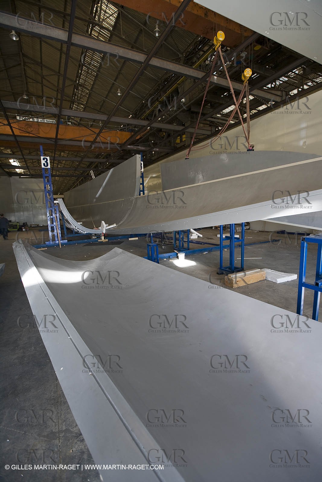 22 01 2008 - La Ciotat (FRA, 13) - Construction of cruising catamaran Nahema at H2X boatyard - Mould construction